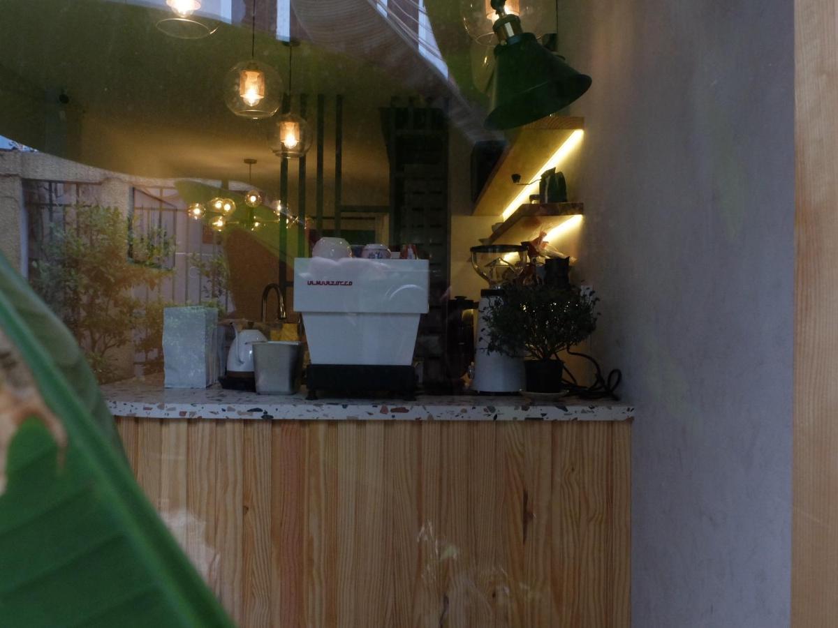 Albergue Half Coffee N Dorm Ciudad Ho Chi Minh  Exterior foto
